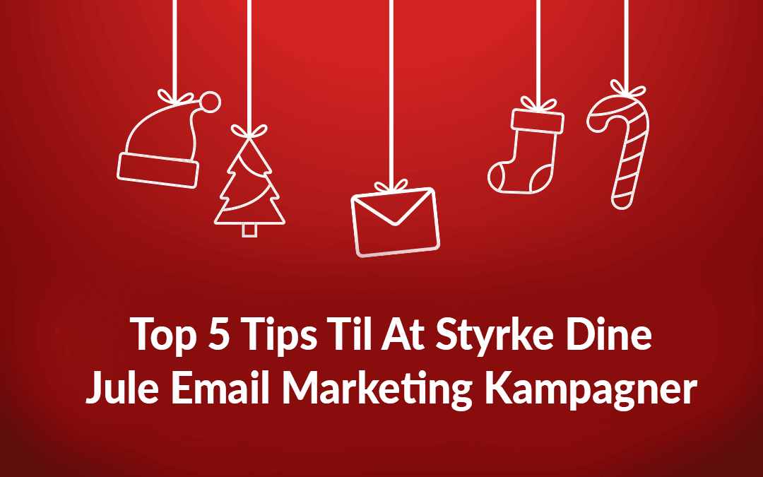 En juleguirlande, hvor 5 genstande hænger på snore: Der hænger en julemandshue, et juletræ, et brev som symbol for Email Marketing, en sok og et stykke slik.